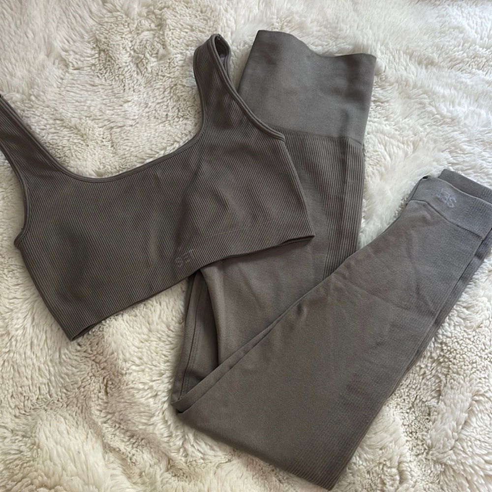Grey Set Active Sports Bra and Leggings Set - Sculptflex